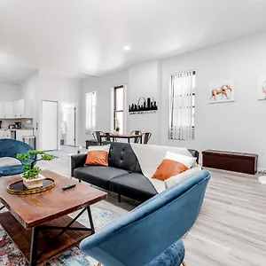  Apartment 2br Park Ave Townhome With Parking Cozysuites United States