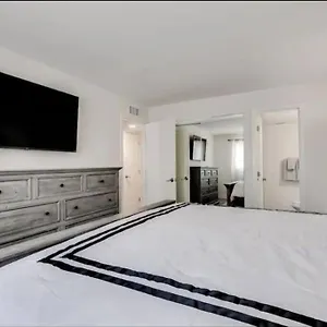  Villa Modern In Old Litchfield United States