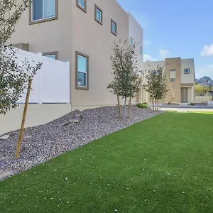  Apartment Bright & Spacious Sleeps 10 United States